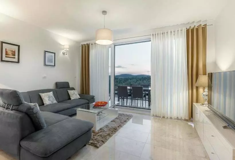 Hotelli Villa Toma