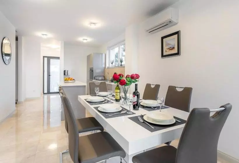 Hotelli Villa Toma