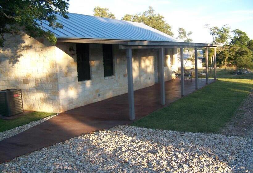 בית מלון כפרי Breezy Hills Cottages