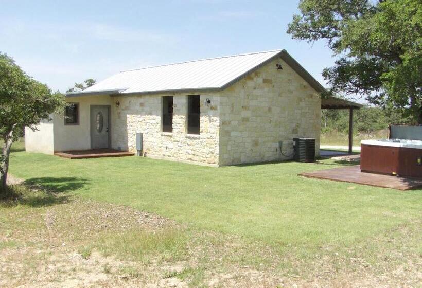 בית מלון כפרי Breezy Hills Cottages