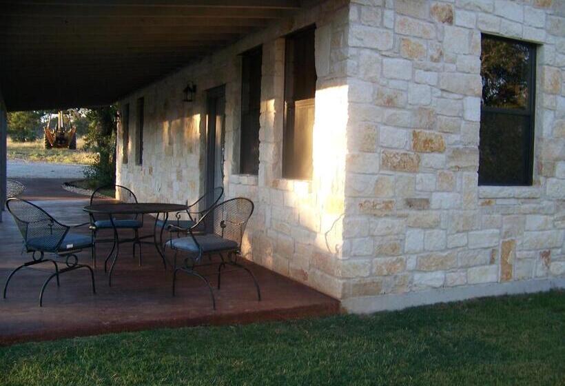 בית מלון כפרי Breezy Hills Cottages