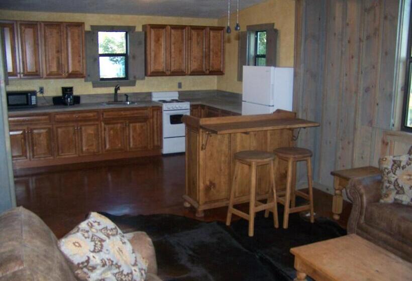 בית מלון כפרי Breezy Hills Cottages