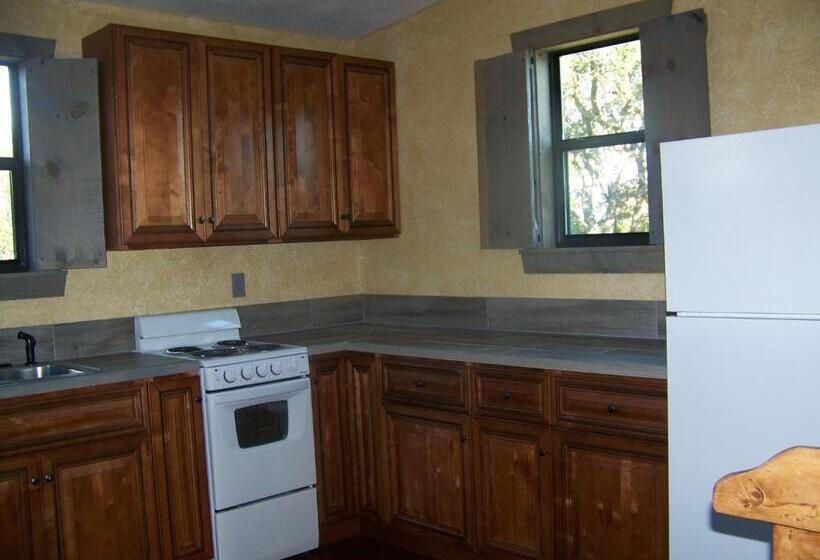 בית מלון כפרי Breezy Hills Cottages