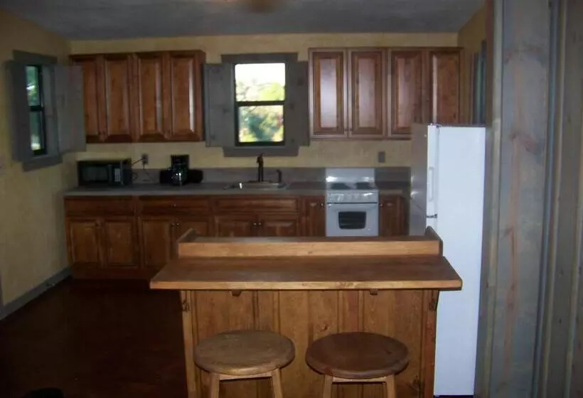 ホテル Breezy Hills Cottages
