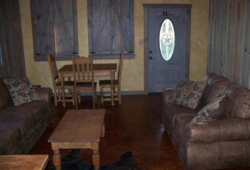 בית מלון כפרי Breezy Hills Cottages