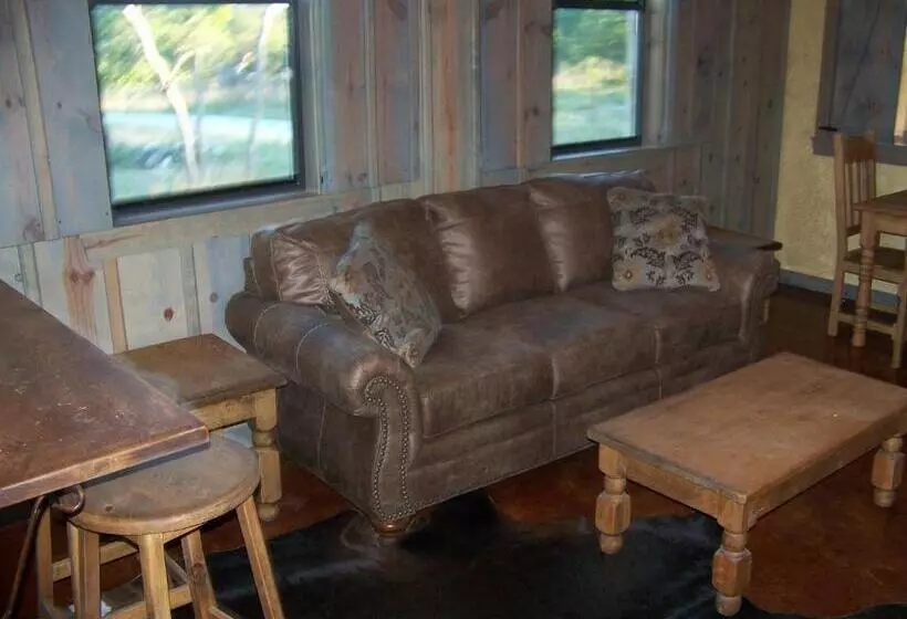 ホテル Breezy Hills Cottages