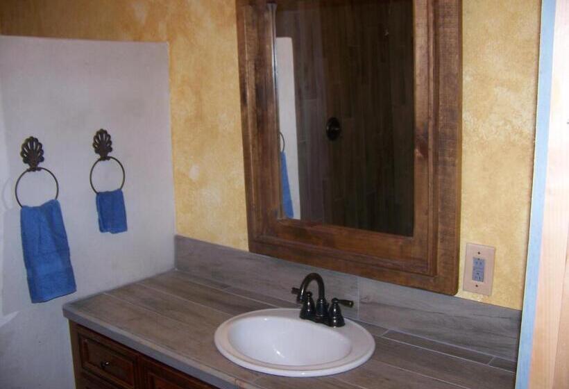 בית מלון כפרי Breezy Hills Cottages