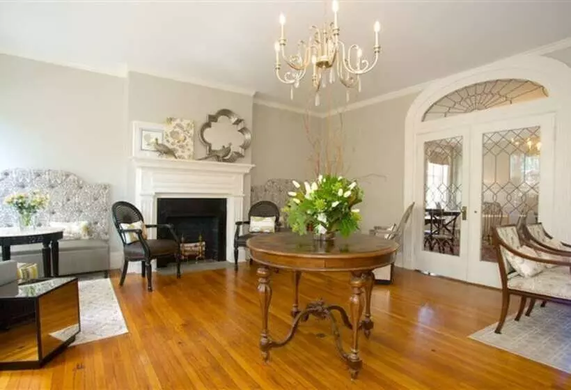 هتل Dinsmore Boutique Inn