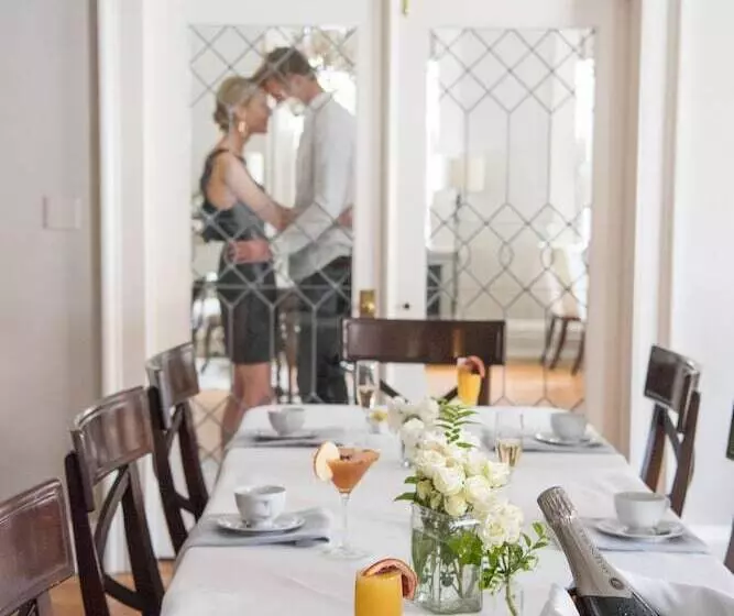 هتل Dinsmore Boutique Inn