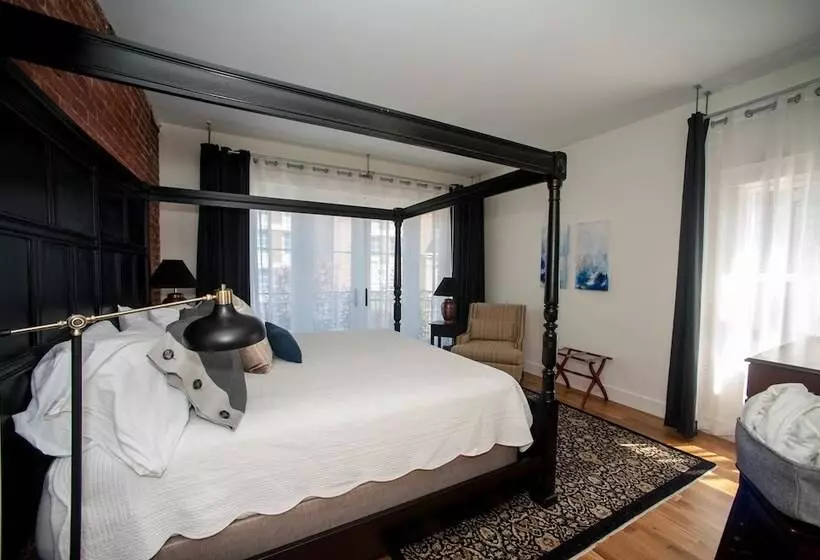 هتل Dinsmore Boutique Inn