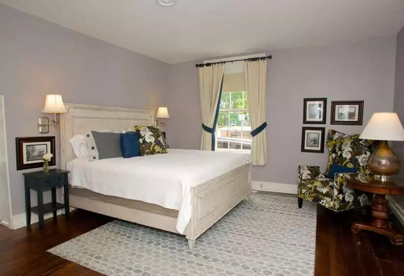 هتل Dinsmore Boutique Inn