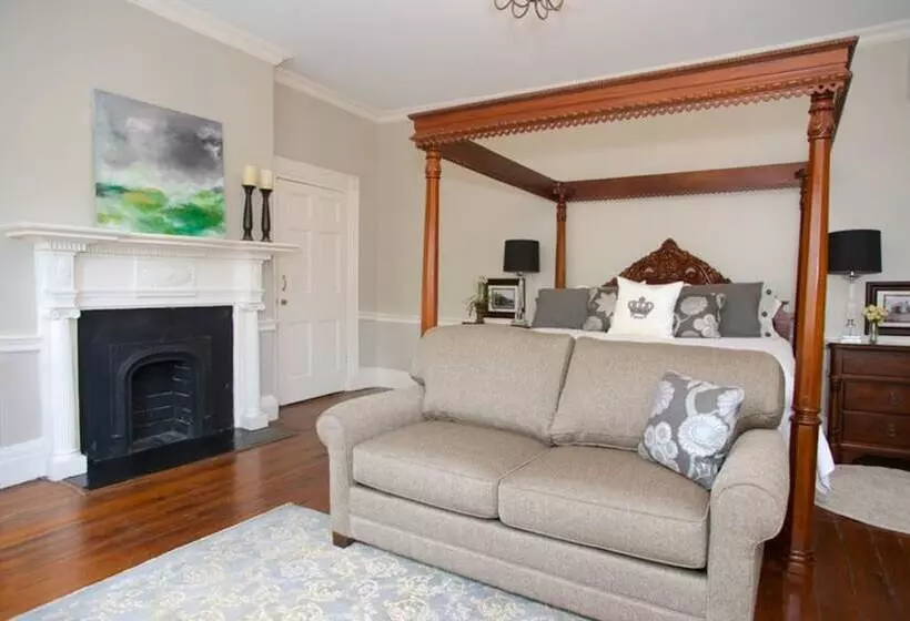 هتل Dinsmore Boutique Inn