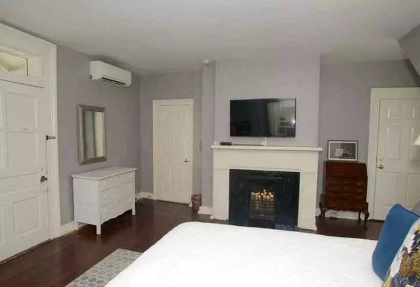 هتل Dinsmore Boutique Inn
