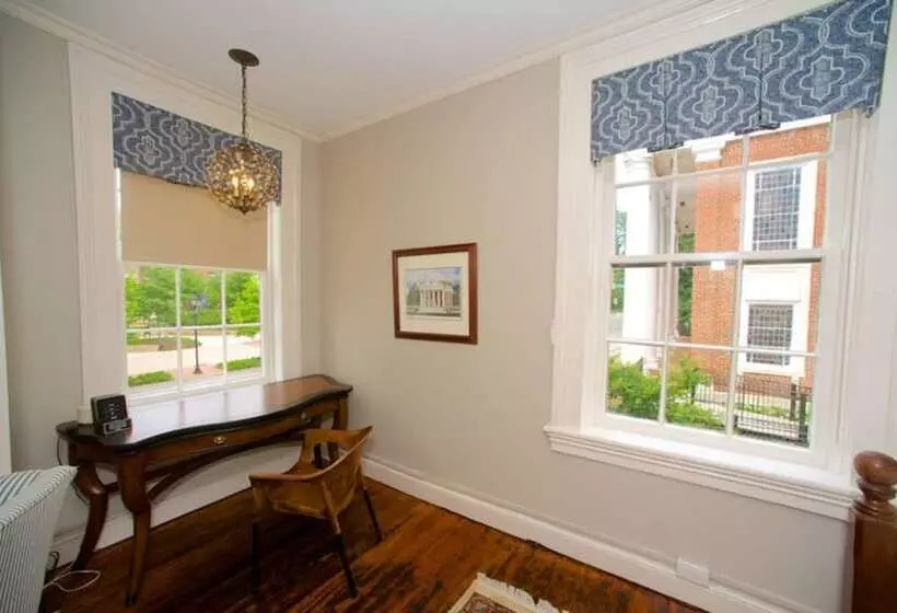 هتل Dinsmore Boutique Inn