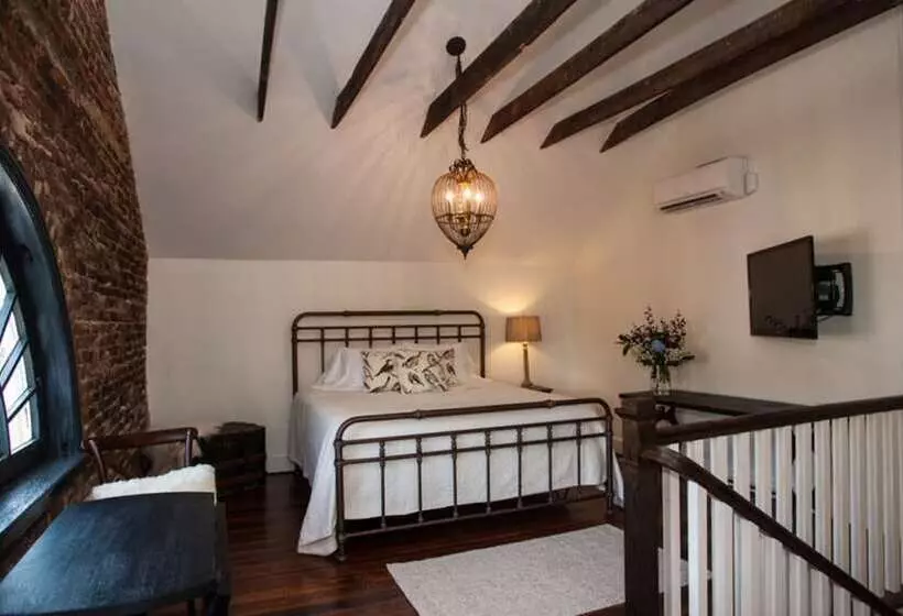 هتل Dinsmore Boutique Inn