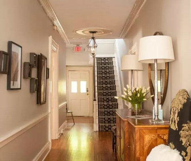 هتل Dinsmore Boutique Inn