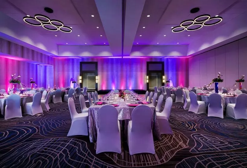 هتل Embassy Suites By Hilton San Antonio Landmark