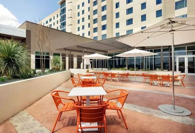 هتل Embassy Suites By Hilton San Antonio Landmark