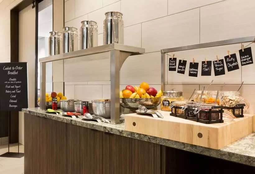 هتل Embassy Suites By Hilton San Antonio Landmark