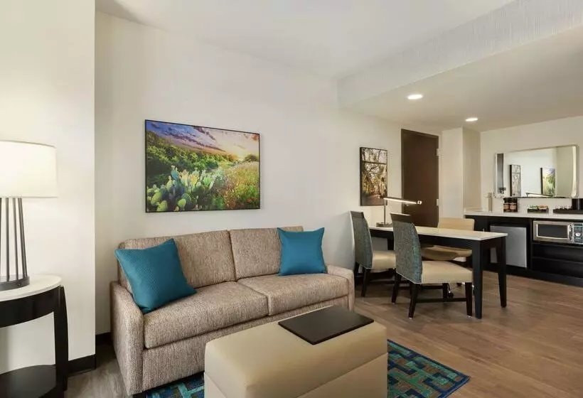 هتل Embassy Suites By Hilton San Antonio Landmark