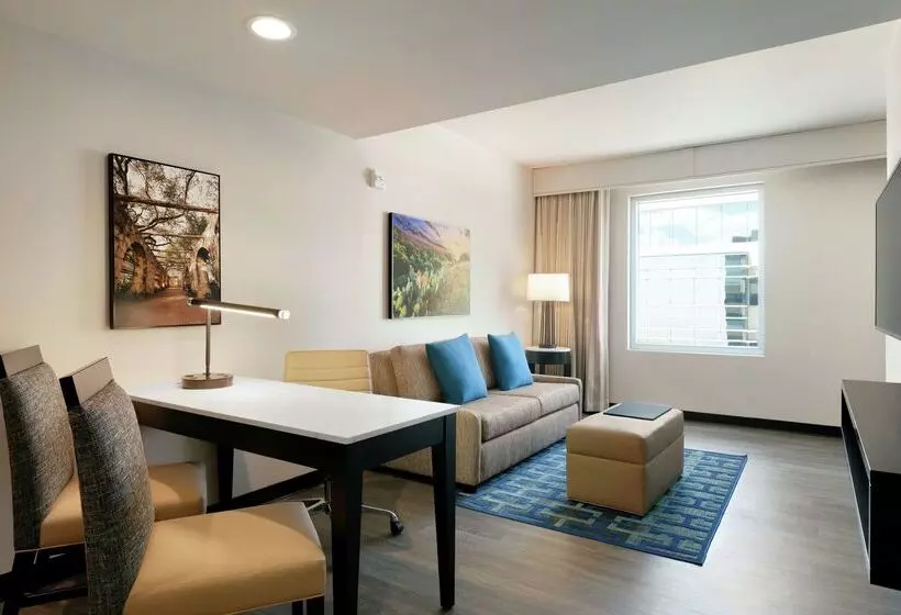 هتل Embassy Suites By Hilton San Antonio Landmark