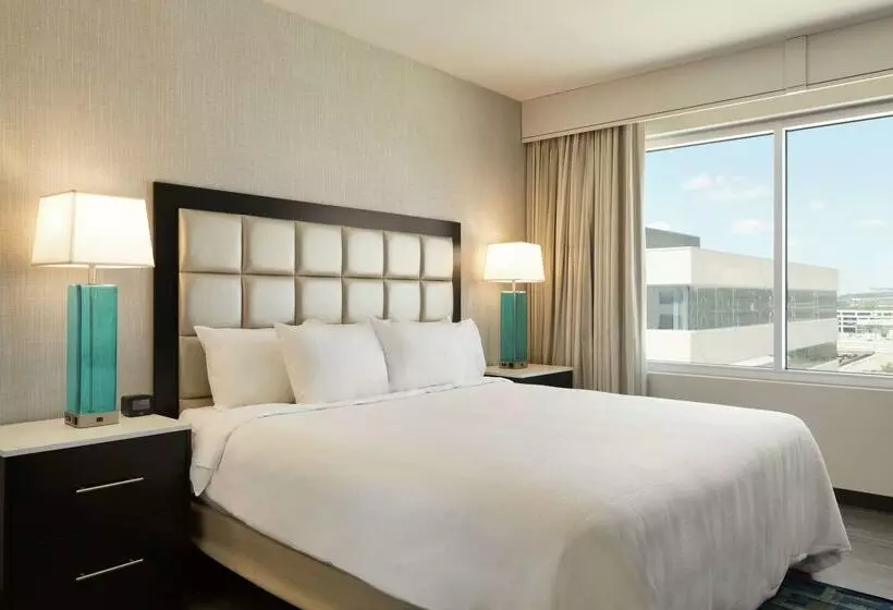 هتل Embassy Suites By Hilton San Antonio Landmark