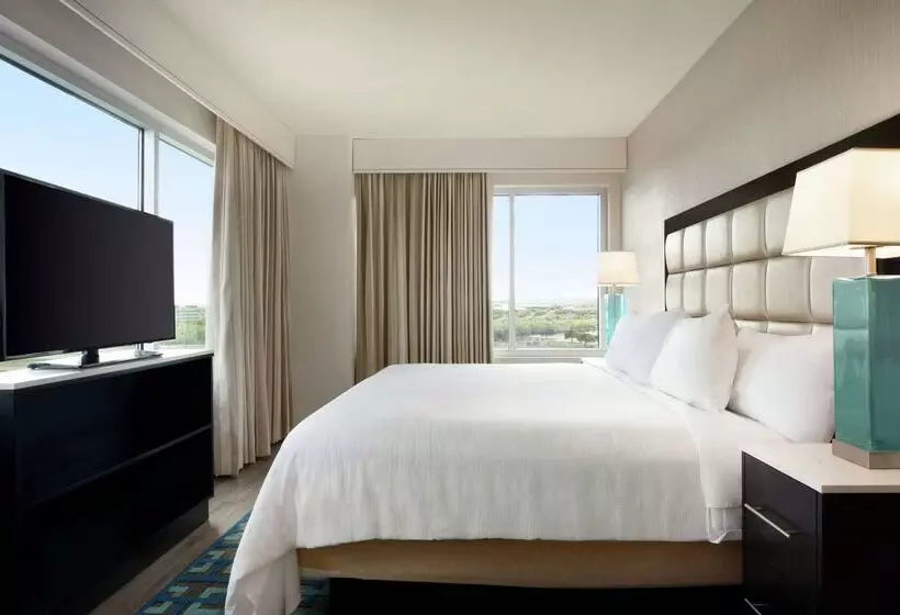 هتل Embassy Suites By Hilton San Antonio Landmark