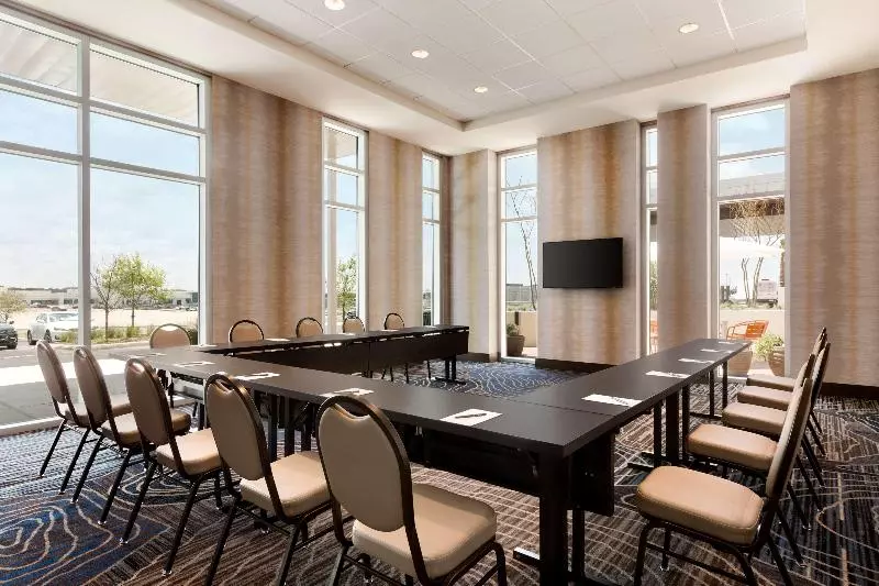 هتل Embassy Suites By Hilton San Antonio Landmark