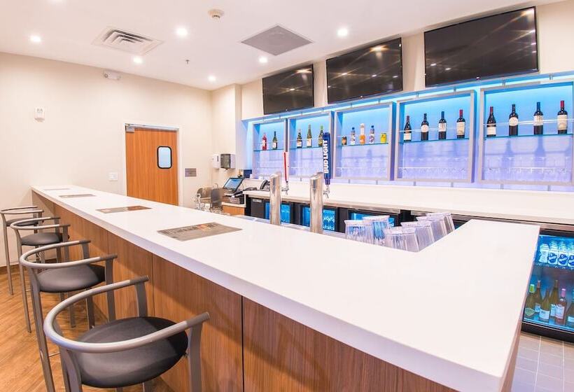 Отель Fairfield Inn & Suites By Marriott Brownsville North