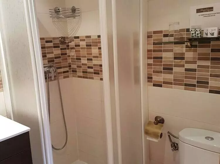 هتل Hostal Segovia Adults Only