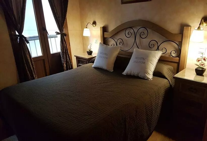 هتل Hostal Segovia Adults Only
