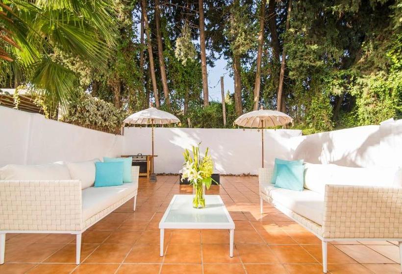 Отель Townhouse Los Naranjos