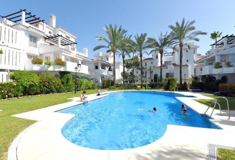 Отель Townhouse Los Naranjos