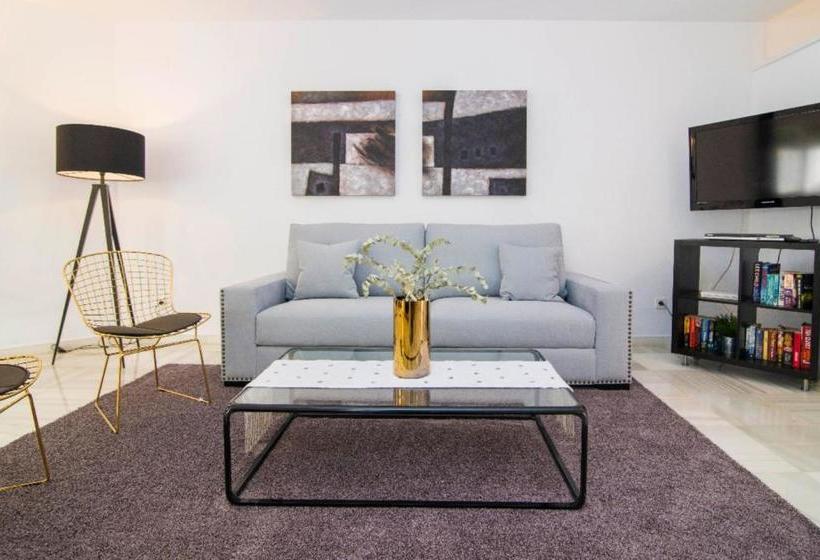 Отель Townhouse Los Naranjos