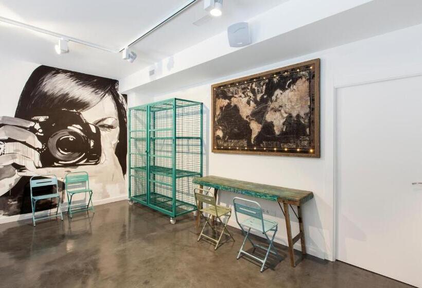 בית מלון כפרי Winederful Hostel & Café