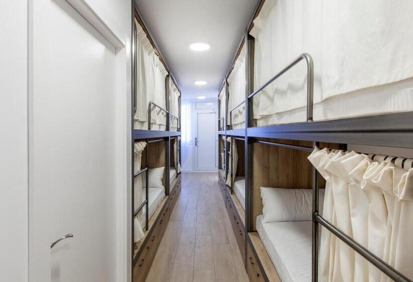 בית מלון כפרי Winederful Hostel & Café