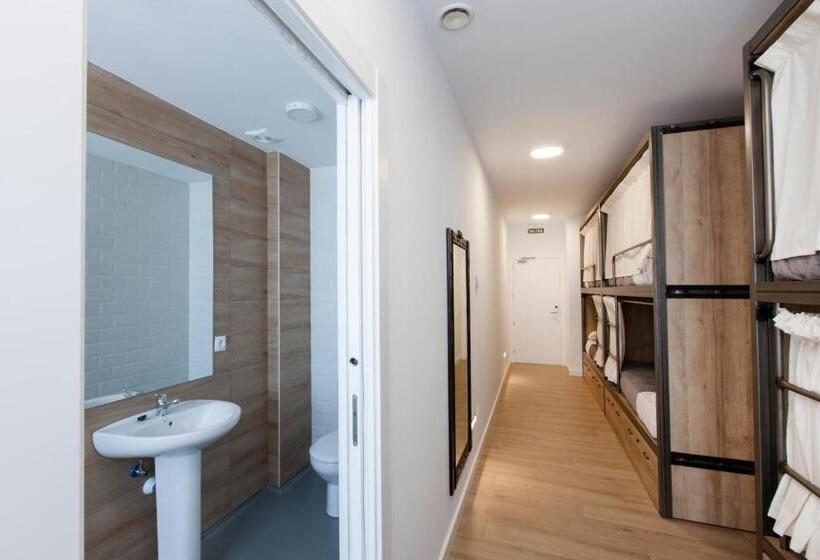 בית מלון כפרי Winederful Hostel & Café