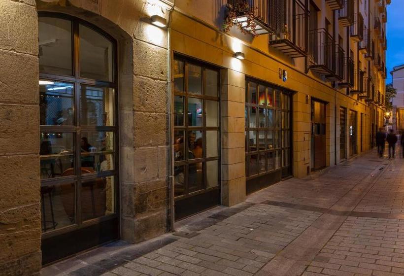 בית מלון כפרי Winederful Hostel & Café