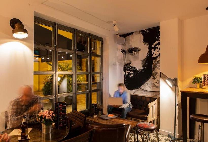 בית מלון כפרי Winederful Hostel & Café