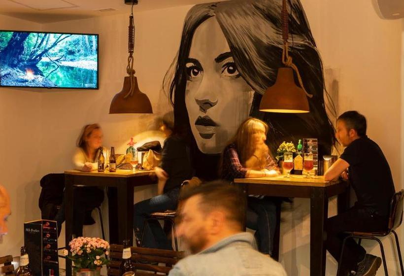 בית מלון כפרי Winederful Hostel & Café