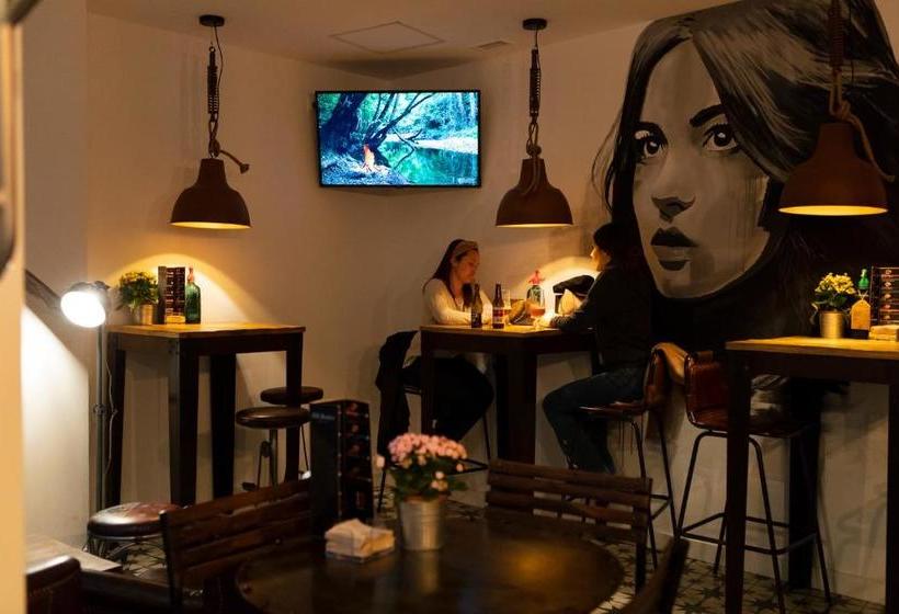 בית מלון כפרי Winederful Hostel & Café