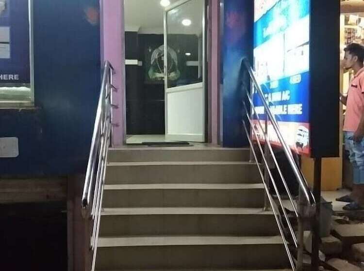 فندق Iroomz K R Residency