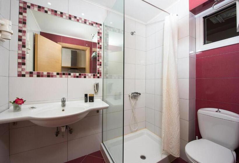 فندق Kavos Plaza