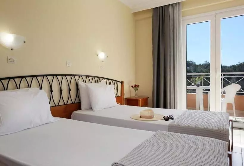 ホテル Kavos Plaza