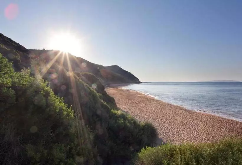 ホテル Kavos Plaza