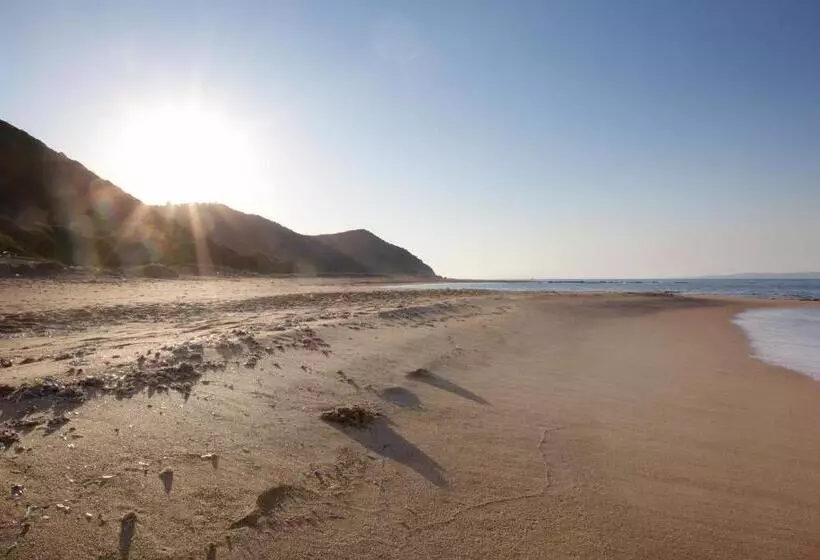 ホテル Kavos Plaza