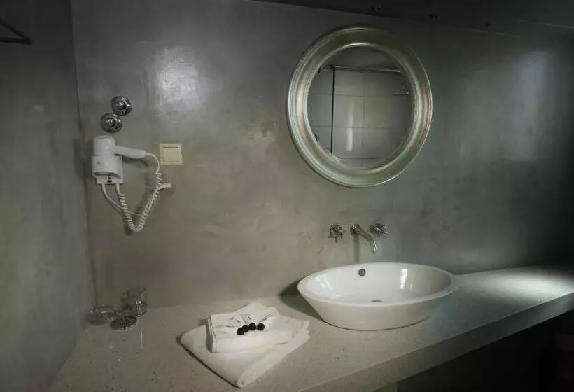 ホテル Kavos Plaza