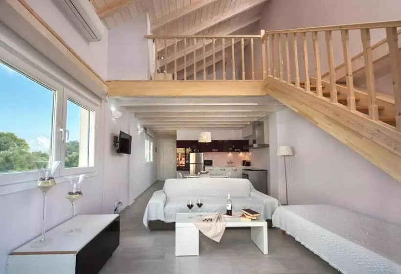 ホテル Kavos Plaza