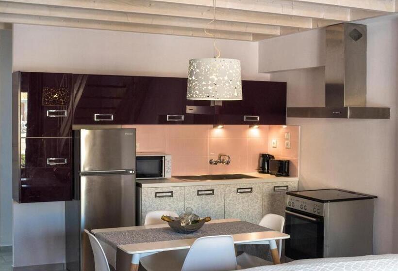 فندق Kavos Plaza