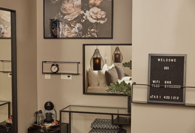 هتل Keflavik Micro Suites